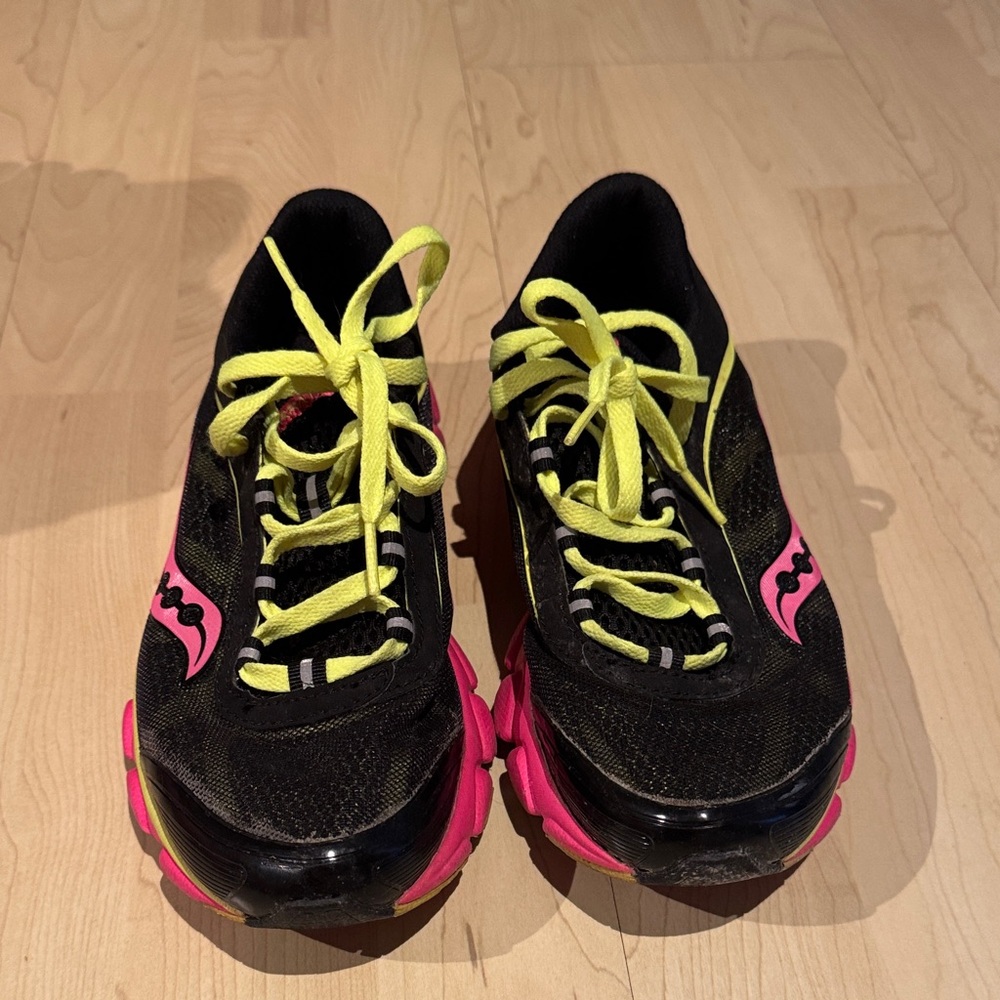 Saucony Women's Black and Neon Yellow Athletic Shoes